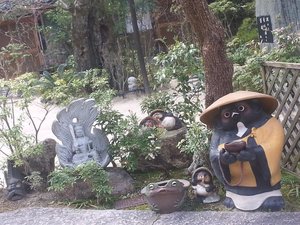Statues temple, Miyajima 2