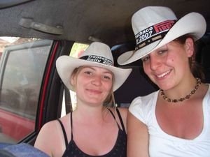 mit unseren Cowboy-Hüten