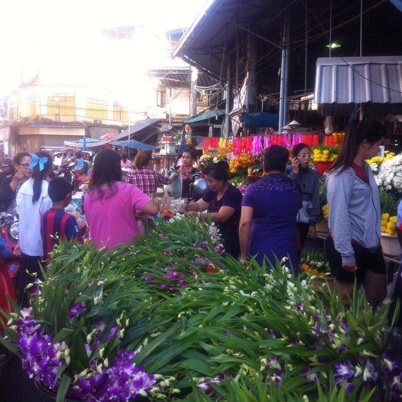 Krathong preparations at the market