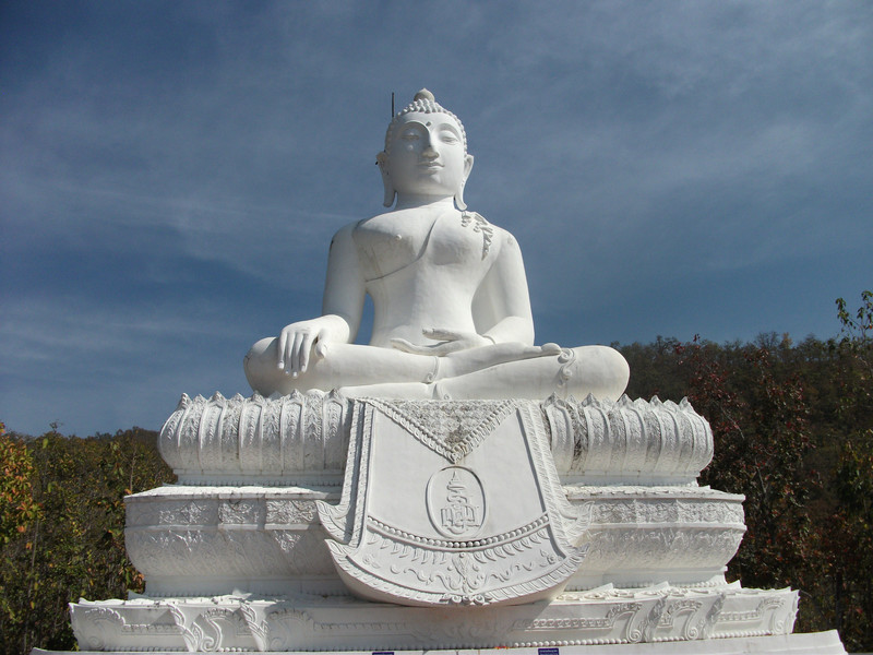 White buddha overlooks Pai