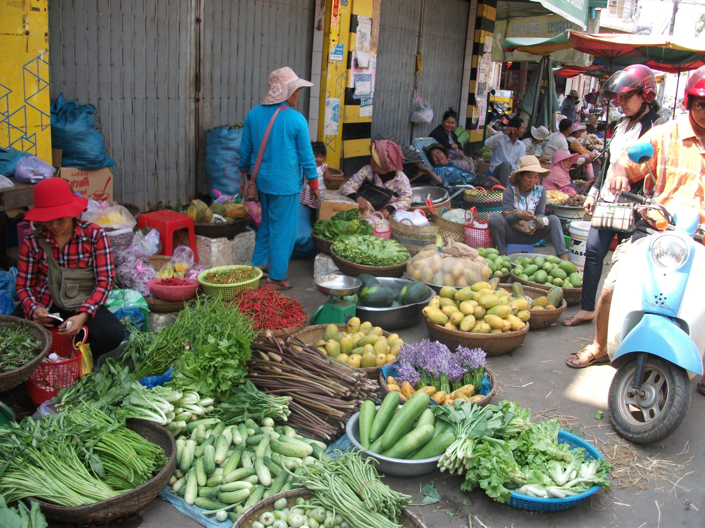 Markets in town, fruit for the day | Photo