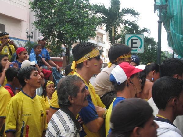 Fans in GYE watching Ecuador in the World Cup