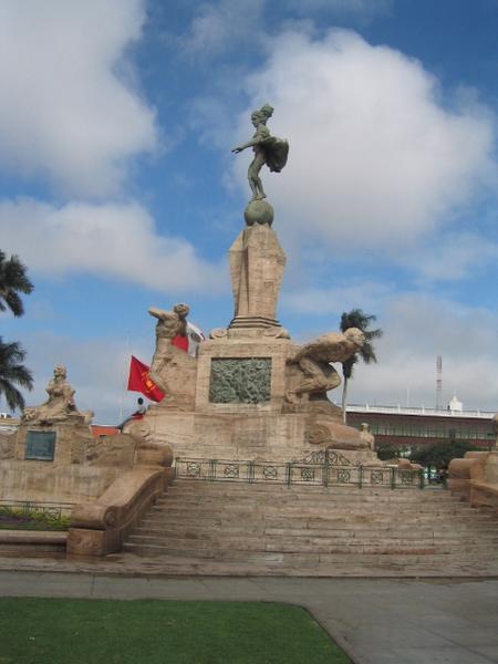 Statue of Simon de Bolivar in Trujillo