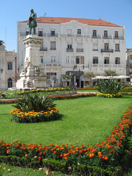 Square near the old bridge (Largo da Portagem)