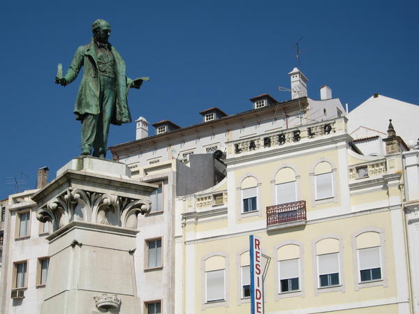 Statue at the Largo da Portagem