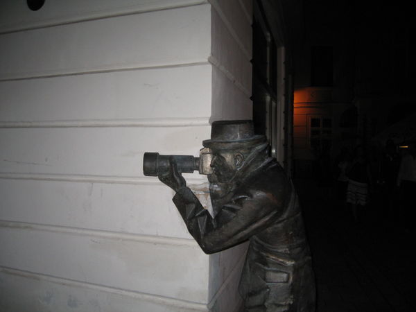 The restaurant next door to this statue was called Paparazzi