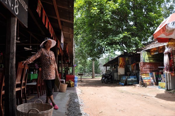Gift shops and restaurants near Bayon temple
