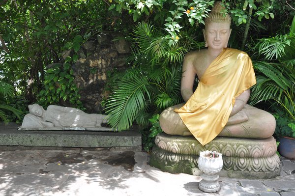 More buddha statues at the Royal Palace temple