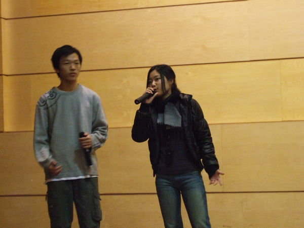 Two students from group 4, Edinson my singing teacher :-)