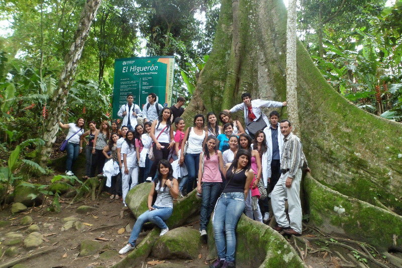 Jardin Botánico Eloy Valenzuela con los estudiantes de Enfermería