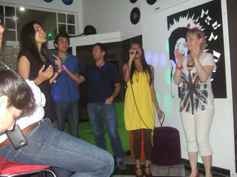 Celebramos con Karaoke, el cumple de Adriana Martinez.