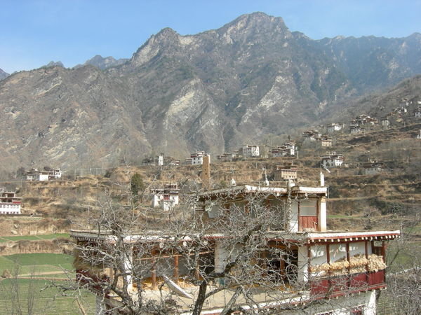 A beautiful, peaceful Tibetan village near Danba
