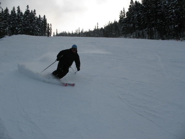 Willo carving it up on an empty mountain