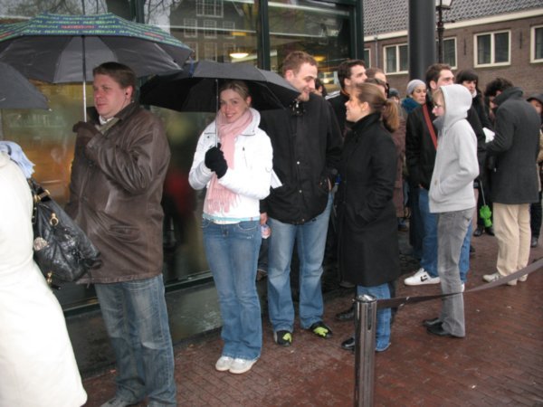 Waiting in the rain for the Anne Frank Museum
