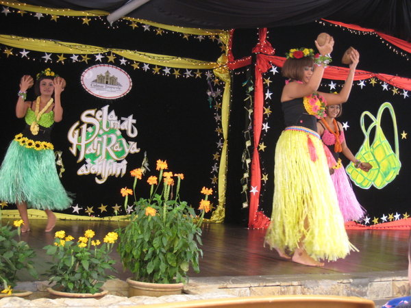 Malaysian dancers
