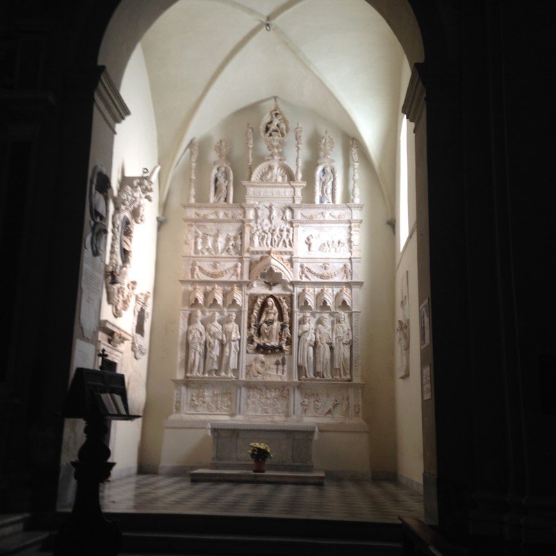 Sarzana: Church marble carvings