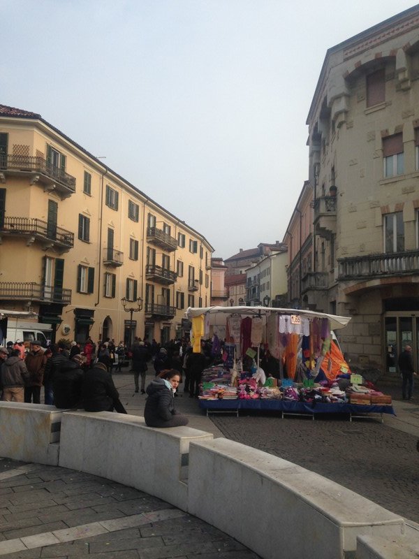 Market and streetscape: Acqui Terme