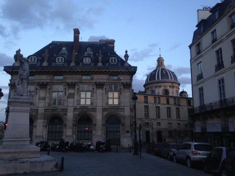 Side view: Ministry of France