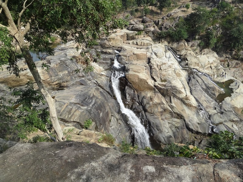 One channel of the water in Dassam Falls