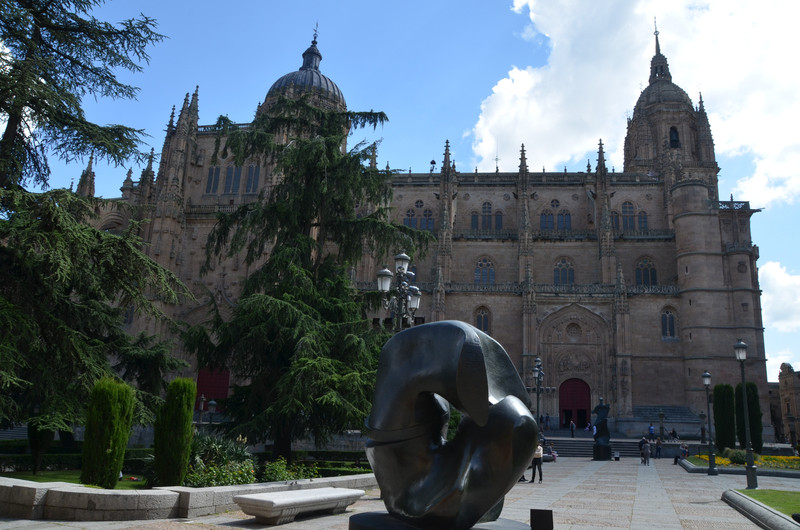 Salamanca, Kathedrale mit Henry Moore