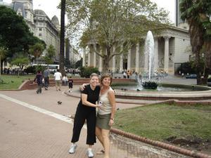 Anna and Sandy in the Plaza de Mayo