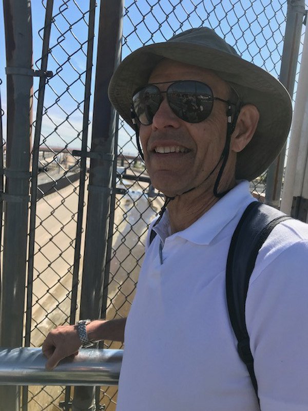 Lee at border fence El Paso Mar 19