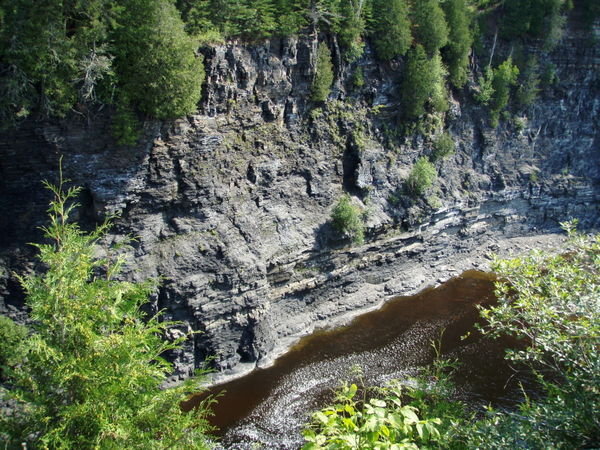 10 aug '07 River bed at Kakabeka Falls, Ont
