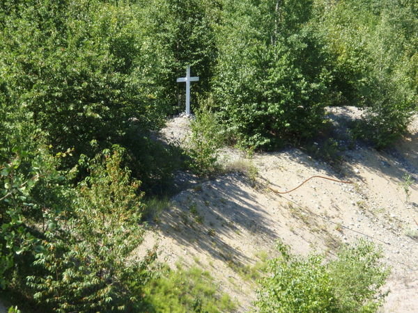 13 aug '07 Evocative cross near Hwy 17, near Schreiber, Ont