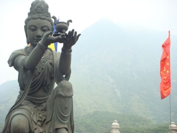 Statues surrounding the Giant Buddha