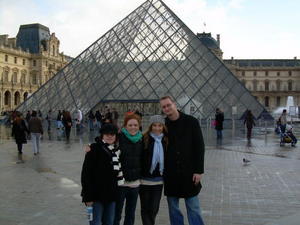 Wannabe Kiwis outside the Louvre