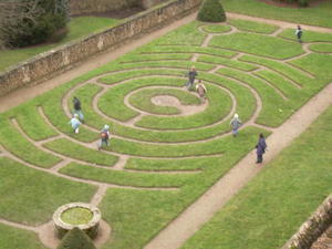 Childsplay in the Chartres gardens