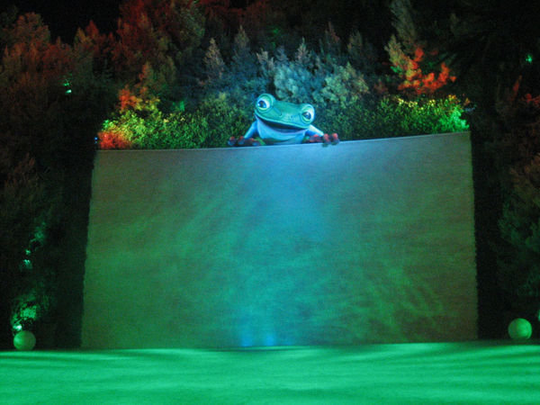 Frog singing Low Rider at the Wynn