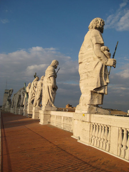 Statues at the top of the Basillica
