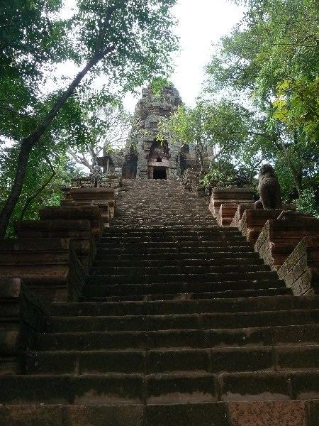 Some of the steps leading up to Wat banan