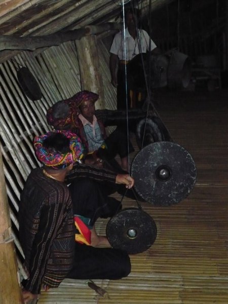 Gong players