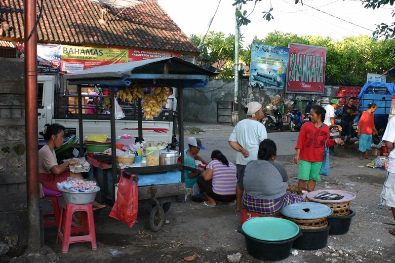 Stands at the food market | Photo