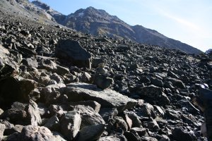 Boulder-hopping up to Cow Saddle