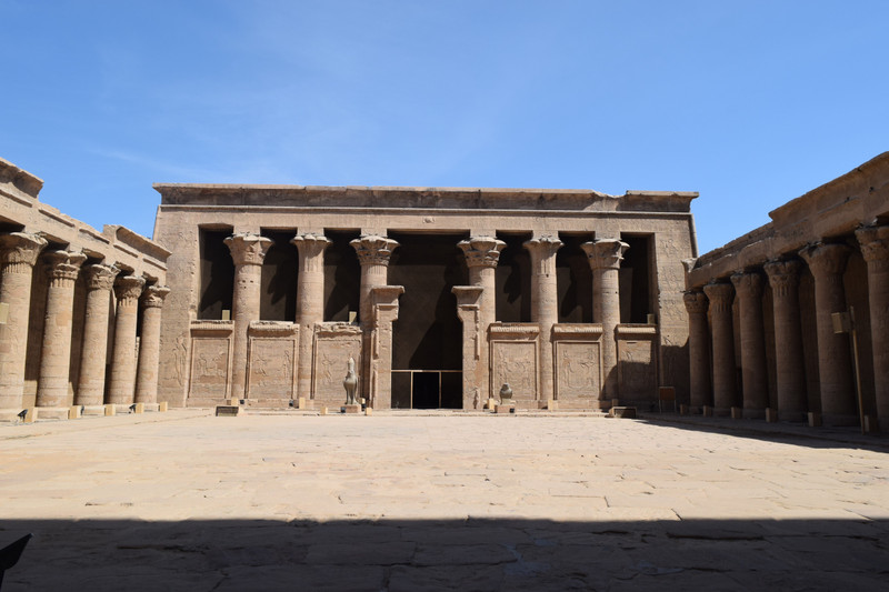 Temple of Edfu - Inside courtyard