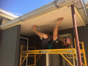 How to hang sheets without a panel lifter