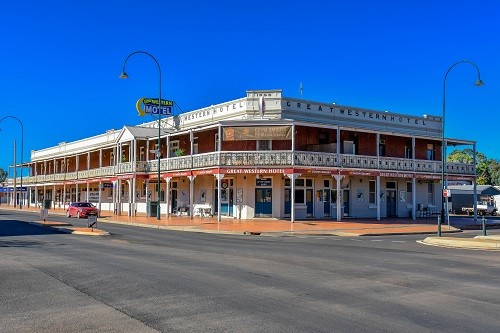 The Great Western! Longest Pub Balcony in Oz Cobar