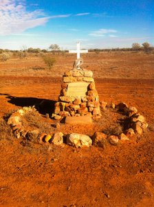 Grave in the middle of nowhere between Noccundra & Quilpie