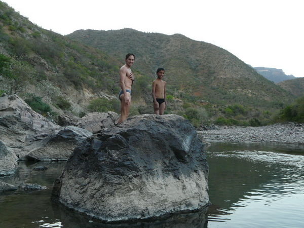 Baño en el río Batopilas
