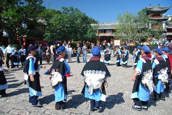 Local Naxi ladies dancing