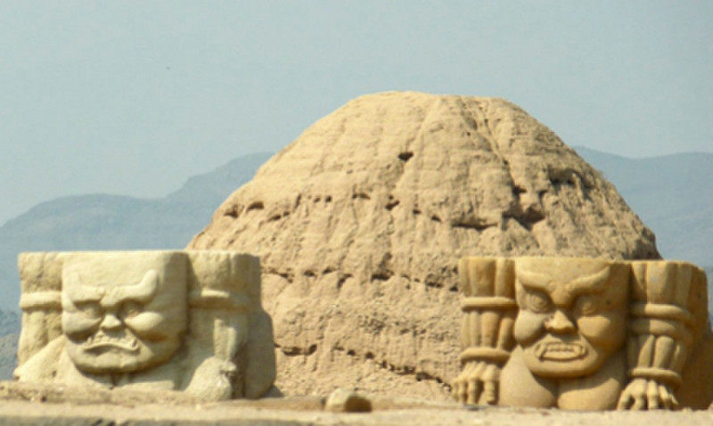 Admire in awe the tombs and statues of XiXia Dynasty