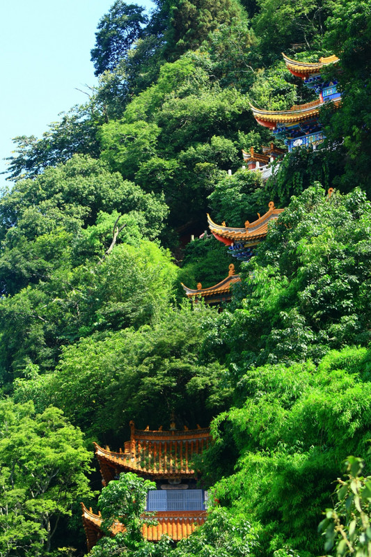 Marvelous Taoist temples on the mountain cliff
