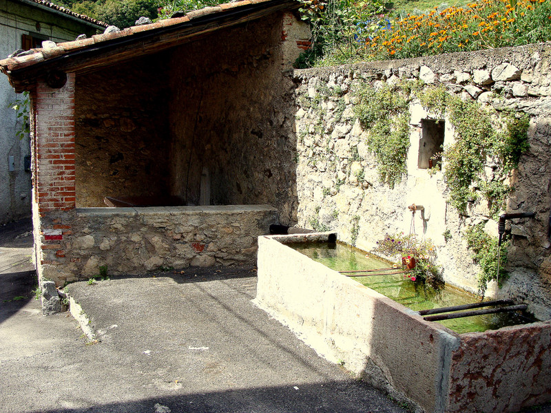 The gorgeous fountain and lavatory of Mezzema