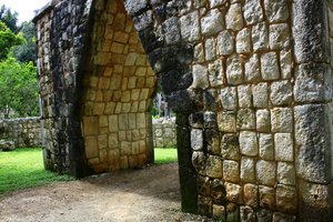  Mayan Arch