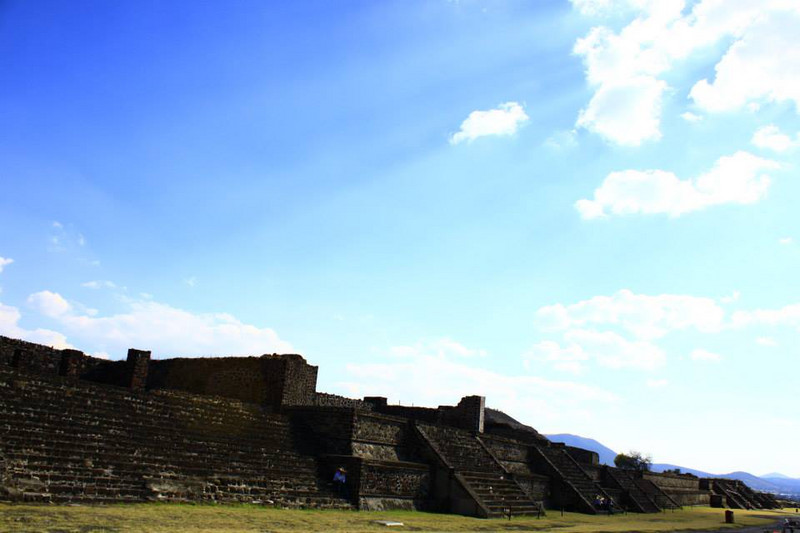 Lovely bluesky over Teotihuacan