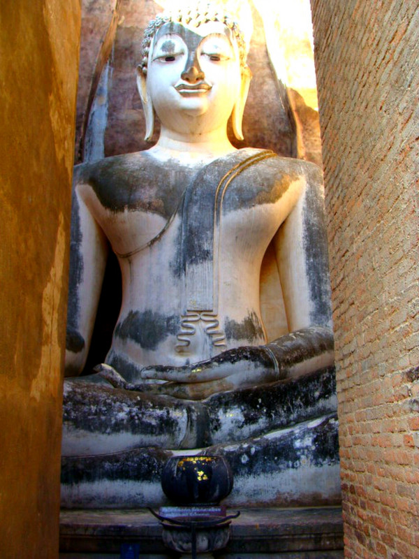  Phra Achana Buddha at Wat Si Chum