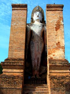  Standing Buddha at Wat Mahathat